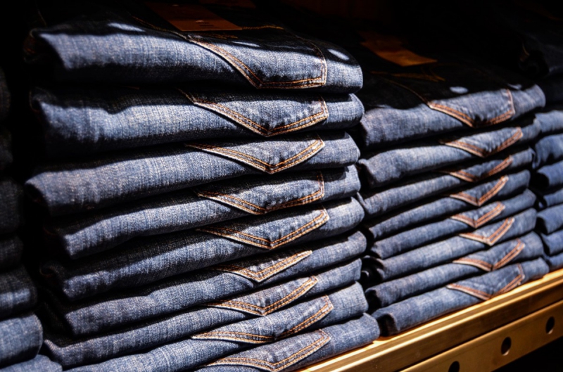 magasin-TARADEAU-min_jeans_pants_blue_shop_shopping_shelf_exhibition_buy-940702